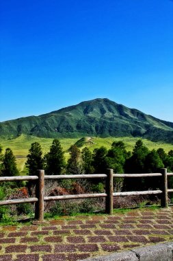 Mount Aso (Aso-san), Japonya'nın en büyük aktif yanardağı Aso Kuju Milli Parkı, Aso (Aso-shi), Kyushu Bölgesi, Kumamoto Prefecture, Japonya'da bulunmaktadır