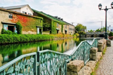 Tuğla deposu olan Otaru Kanalı, Otaru (Otaru-shi), Shiribeshi Bölgesi, Hokkaido, Japonya
