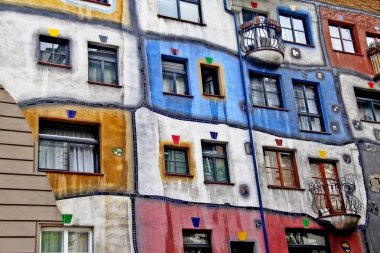 Hundertwasserhaus, Kegelgasse ve Lowengasse, Viyana, Avusturya köşesinde Landstrasse bölgesinde, Avusturyalı sanatçı Friedensreich Hundertwasser fikir ve kavramı sonra inşa edilmiş apartman