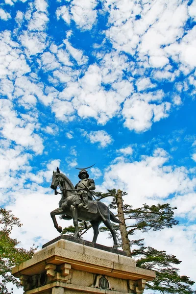 在日本神明县仙台市青瓦山的仙台城堡公园 或青瓦城堡 的马萨蒙雕像 森谷时代的东北地区主 — 图库照片