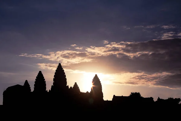 もともとクメール帝国のための神ヴィシュヌのヒンドゥー教寺院として建設され 世界最大の宗教的記念碑であるアンコールワット 首都寺院のノコール ワット 寺院複合体 アンコールシェムリアップ カンボジア — ストック写真
