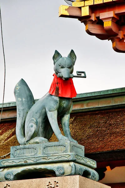 Kyoto Kansai Japan September 2009 Fox Sculpture Kitsune Holding Key — 图库照片