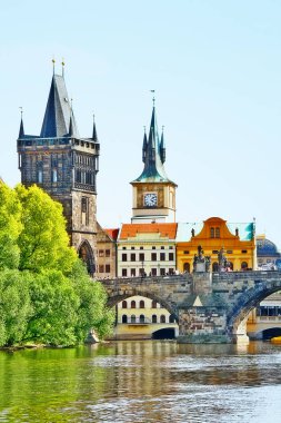Charles Köprüsü (veya Karluv Most), Prag (Praha), Çek Cumhuriyeti (Ceska Republika), Bohemya bölgesindeki Vltava Nehri 'ni (veya Moldau Nehri) geçen ünlü tarihi köprü.