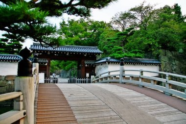 Wakayama Kalesi Kapısı (Wakayama-jo), bir Hirayamashiro (tepedeki kale) Kii nehri ağzında oturur, Wakayama, Wakayama Prefecture, Kansai bölgesi, Japonya