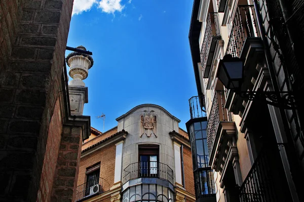 Spanya Nın Kastilya Mancha Kentindeki Toledo Kasabasında Arma Armalı Bina — Stok fotoğraf