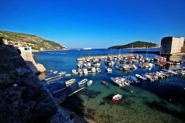Porto Velho Parte Oriental Dubrovnik Abrangido Por Dois Quebra Mares — Fotografia de Stock