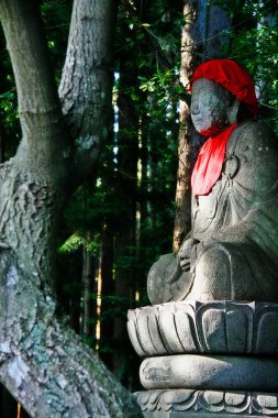 Seiryuzan Zuiganji 'nin (Seiryuzan Zuigan-ji) park girişindeki Buda heykeli, Miyagi, Matsushima, Miyagi Bölgesi, Tohoku Bölgesi, Japonya' nın en manzaralı üç bölgesinden biri olarak kabul edilir.