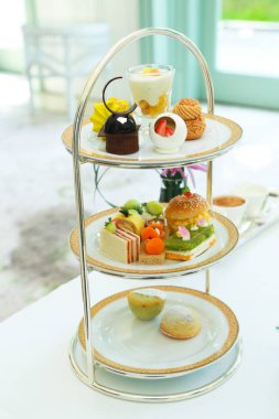 Öğleden sonra çayını hazırla.