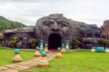Ratchaburi, Tayland - 7 Haziran 2017 Suanphueng 'deki Resort Water Park' taki hayalet ev