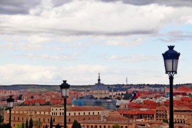 Taverna Hastanesi ile Toledo şehri yüksek teras manzaralı, Toledo, Kastilya-La Mancha, İspanya