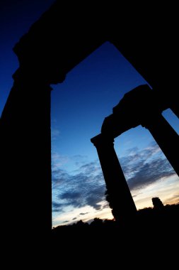 Angkor Wat 'ın silueti (Nokor Wat, Capital Temple) günbatımında, Angkor, Siem Reap, Kamboçya.