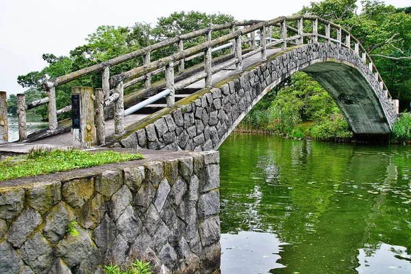 Puente Cruzado Entre Lagos Salpicados Isla Parque Nacional Onuma Quasi — Foto de Stock