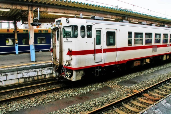 青森车站 站台上的小火车 青森车站是青森市的一个火车站 由日本东北地区青森的东日本铁路公司 联合运营 — 图库照片