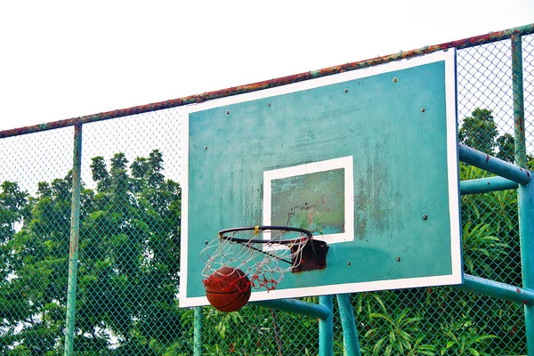 Basket Ball Jeté Dans Cerceau Marquer Dans Jeu — Photo