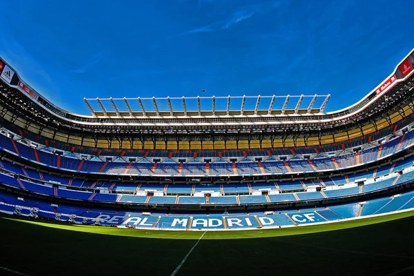 Madrid, İspanya - 17 Mart 2017 - Santiago Bernabu Stadyumu (Estadio Santiago Bernabu), Real Madrid 'in 1947' den beri ev sahibi olduğu stadyum.