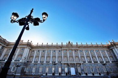Madrid Kraliyet Sarayı (Palacio Real de Madrid) İspanya 'nın Madrid şehrinde bulunan İspanyol Kraliyet Ailesi' nin resmi ikamet yeridir..