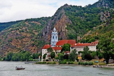 Durnstein Kilisesi Steeple, Krems-Land ilçesinde Tuna nehri üzerinde küçük bir kasaba, Aşağı Avusturya Avusturya Avusturya eyaletinde, kilise çan kulesi üzerinde mavi ve beyaz renkler cennet ve toprak, Wachau Vadisi temsil