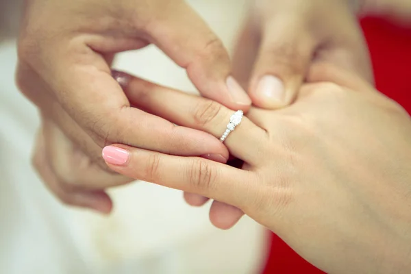 Chonburi Tailandia Noviembre 2016 Novio Que Lleva Anillo Bodas Dedo —  Fotos de Stock