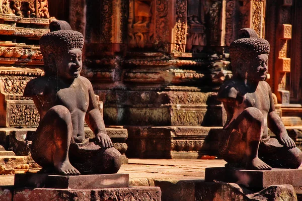 Gurdian Beeldhouwkunst Van Banteay Srei Citadel Van Vrouw Cambodjaanse Rode — Stockfoto