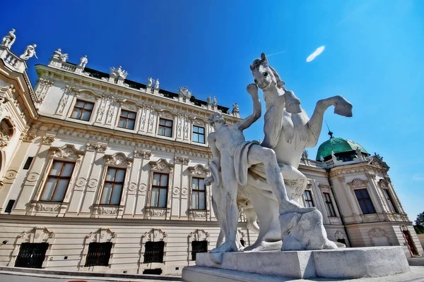 Skulptur Der Fassade Des Oberen Belvedere Wien Österreich Osterreich — Stockfoto