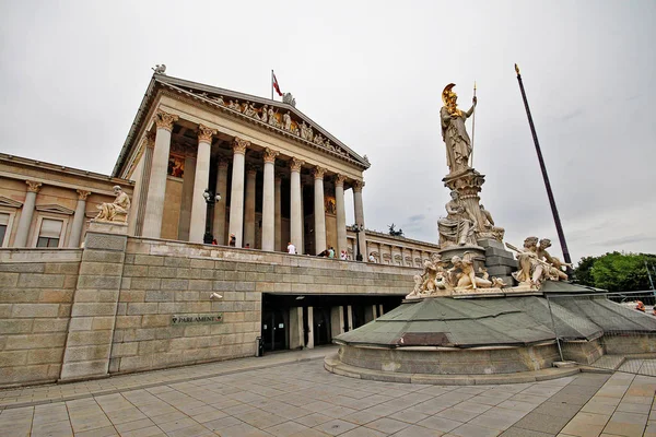 Pallas Athena Brunnen Przed Budynkiem Parlamentu Austriackiego Parlamentsgebaude Lub Das — Zdjęcie stockowe