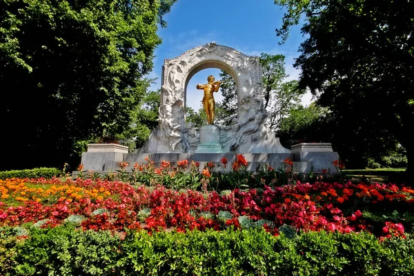 Monument of Waltz King Johann Strauss II (Johann Strauss Jr.), an Austrian composer of light music, particularly dance music and operettas, Stadtpark (City Park), Vienna (Wien), Austria (Osterreich)