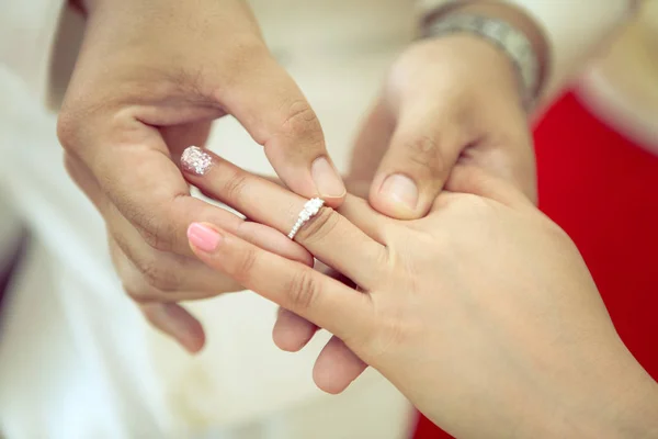 Chonburi Thailand November 2016 Der Bräutigam Trägt Den Ehering Finger — Stockfoto