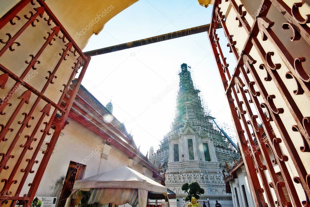 Arched entrance with Prang of Wat Arun Ratchawararam Ratchawaramahawihan (Temple of Dawn or Wat Jang), located on the Thonburi west bank of the Chao Phraya River in Bangkok Yai district of Bangkok, Thailand.