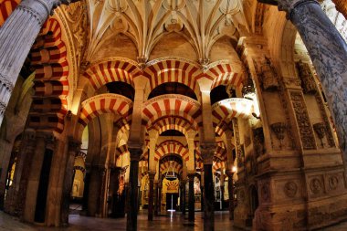 Cordoba Camii Katedrali 'nin (Mezquita-Katedral de Crdoba) ya da UNESCO' nun Dünya Mirası 'nın Cordoba Tarih Merkezi' ndeki 