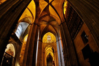 Sevilla (Sevilla), Endülüs, Güney İspanya - 14 Mart 2017 - Saint Mary Katedrali (Santa Mara de la Sede Katedrali) ya da Seville Katedrali 'nin iç mimarisi olan Şapel ve Salon.