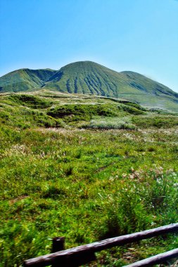 Mount Aso (Aso-san), Japonya'nın en büyük aktif yanardağı Aso Kuju Milli Parkı, Aso (Aso-shi), Kyushu Bölgesi, Kumamoto Prefecture, Japonya'da bulunmaktadır
