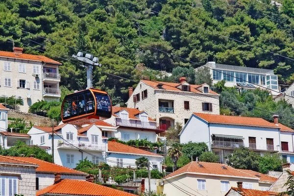 Felvonó Srd Hill Alacsony Hegy Mögött Fallal Körülvett Város Dubrovnik — Stock Fotó