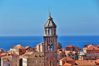 Şehrin doğu kesiminde ve Dubrovnik, Hırvatistan iç Ploce kapısına yakın Dominik Manastırı Kulesi