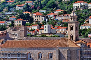 Şehrin doğu kesiminde ve Dubrovnik, Hırvatistan iç Ploce kapısına yakın Dominik Manastırı Kulesi