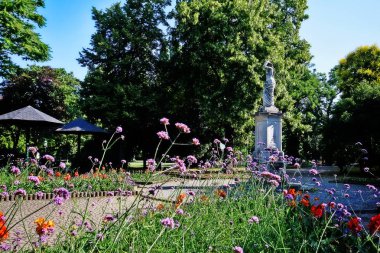 Stadtpark Çeşme heykeli (City Park), Wienfluss (Viyana Nehri), Viyana (Wien), Avusturya (Osterreich) tarafından iki bölüme ayrılabilir Viyana parkı)