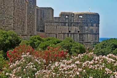 Bokar Kalesi (veya Zvjezdan), Dubrovnik Surları'nın güney-batı kesiminde yer alan kale, Dubrovnik, Hırvatistan