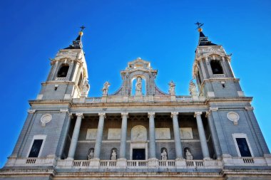 Imudena Katedrali (Santa Mara la Real de La Almudena), Madrid 'in Plaza de la Armera, Madrid, İspanya' da bulunan Roma Katolik Başpiskoposluğu..
