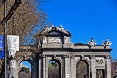 Puerta de Alcal 'ın batı yakasındaki (Alcal Gate veya Citadel Gate), Madrid, İspanya