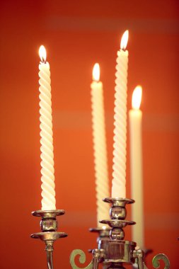 Düğün töreni için Birlik mum iki ailenin biraraya ve gelin ve damat için sevgisi sembolize