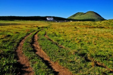 Mount Aso (Aso-san), Japonya'nın en büyük aktif yanardağı Aso Kuju Milli Parkı, Aso (Aso-shi), Kyushu Bölgesi, Kumamoto Prefecture, Japonya'da bulunmaktadır