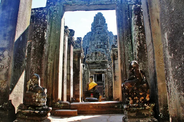 Boeddhabeeld Met Gezicht Toren Een Gevel Van Bayon Angkor Thom — Stockfoto