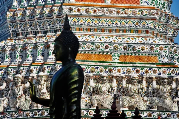 Statue Bouddha Avec Prang Wat Arun Ratchawararam Ratchawaramahawihan Temple Aube — Photo