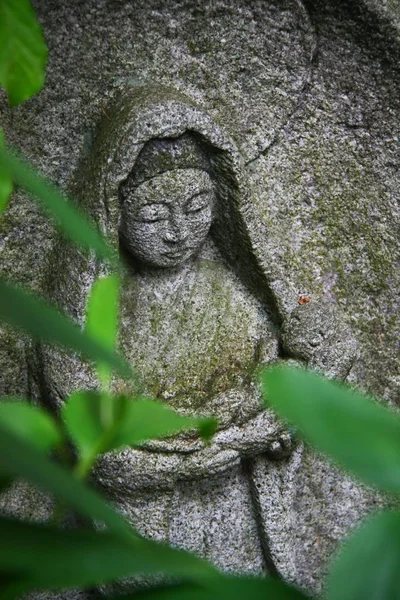 St Paul kilisesinin cephesinde Maria heykeli, Karuizawa (Karuizawa-machi) yaşayan Fransızlar tarafından 1935 yılında kurulan bir katolik kilisesi, Kitasaku District, Nagano Prefecture, Japonya