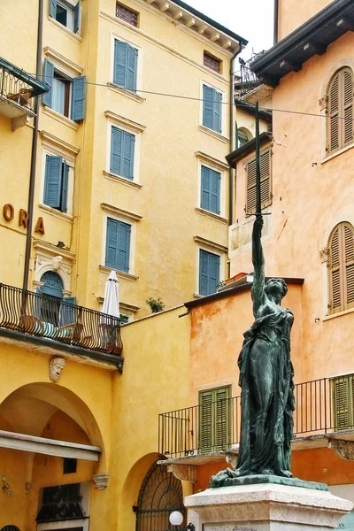 Venetien Verona Italien März 2010 Freiheitsstatue Freiheits Und Gerechtigkeitsstatue Mit — Stockfoto