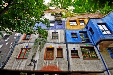 Hundertwasserhaus, Kegelgasse ve Lowengasse, Viyana, Avusturya köşesinde Landstrasse bölgesinde, Avusturyalı sanatçı Friedensreich Hundertwasser fikir ve kavramı sonra inşa edilmiş apartman