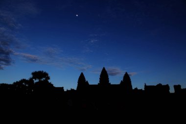 Angkor Wat 'ın silueti (Nokor Wat, Capital Temple) günbatımında, Angkor, Siem Reap, Kamboçya.