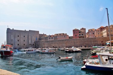 Fort St Ivana (Tvrdava Svetog Ivana) veya Fort St John, genellikle Mulo kulesi olarak adlandırılan, Dubrovnik eski liman ve şehir habour bulunan, Hırvatistan