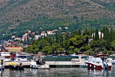Cavtat, Dubrovnik'in 15 kilometre güneyinde, Adriyatik Denizi kıyısında eski bir Akdeniz kenti dir. Konavle belediyesinin merkezidir, Dubrovnik-Neretva County, Hırvatistan