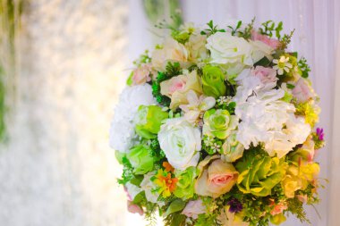 Çiçek düğünde süslenmiş