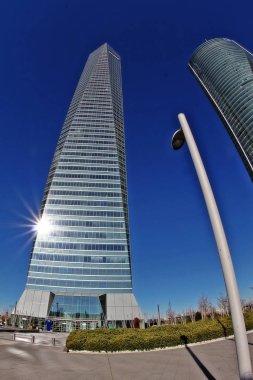 Madrid, İspanya - 12 Mart 2017 - Cuatro Torres İş Alanı (CTBA), veya Dört Kuleler İş Alanı (Torre Cepsa, Torre PwC, Torre de Cristal, Torre Espacio), Paseo de la Castellana 'da yer alan bir iş bölgesi..